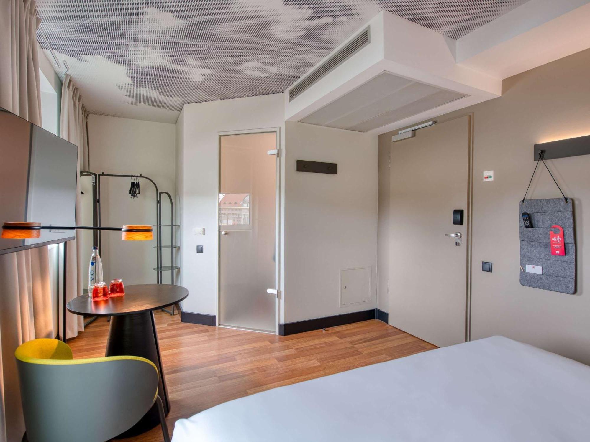 ไอบิส เบอร์ลิน คูร์เฟือยร์สเตนดัมม์ Hotel ภายนอก รูปภาพ